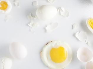 Φωτογραφία για Γιατί πρέπει να σταματήσεις να τρως μόνο το ασπράδι του αυγού