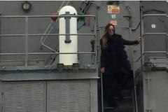 Η Ιωάννα Λίλη και ο Θοδωρής Ζαγοράκης στο ναυτικό - Η ξενάγηση στα πολεμικά πλοία που βρίσκονται στη Θεσσαλονίκη