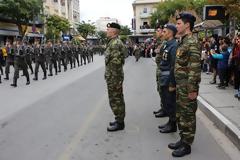 Οι πρώτες φωτό από τη στρατιωτική παρέλαση στη Λάρισα