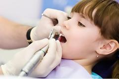 Προληπτικοί οδοντιατρικοί έλεγχοι σε σχολεία – Πού θα παραπέμπονται τα παιδιά με πρόβλημα