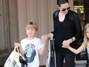 Φωτογραφία για Jolie – Pitt: Το πρόβλημα υγείας της κόρης τους και ο νέος άντρας στη ζωή της Angelina!
