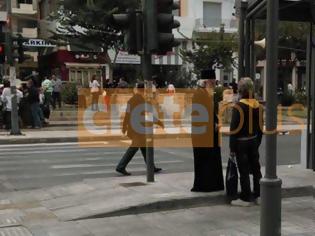 Φωτογραφία για Ο Αρχιεπίσκοπος Κρήτης κοντά στους πολίτες- Εκανε βόλτα και συνομίλησε μαζί τους στο κέντρο του Ηρακλείου