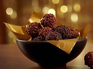 Φωτογραφία για Φτιάξτε τρουφάκια σοκολάτας ΜΟΝΟ με 2 υλικά
