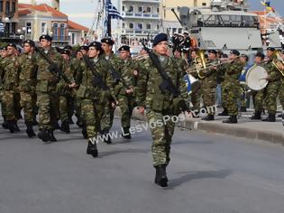 Φωτογραφία για Έκλεψαν τις εντυπώσεις οι γυναίκες στρατιωτικοί στην παρέλαση για την απελευθέρωση της Μυτιλήνης (ΦΩΤΟ, ΒΙΝΤΕΟ)
