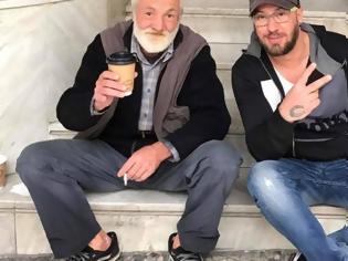 Φωτογραφία για Πάτρα: Βρέθηκε ο άστεγος που έκανε τους Πατρινούς να λυγίσουν - Είναι φίλος μου πια...