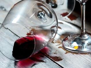 Φωτογραφία για Πώς θα εξαφανίσεις λεκέ κόκκινου κρασιού από τα ρούχα