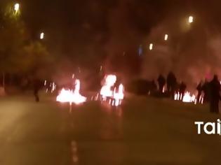 Φωτογραφία για Δρόμοι της φωτιάς το βράδυ στη Θεσσαλονίκη [video]