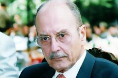 Με σοβαρή λοίμωξη του αναπνευστικού ο Κ. Στεφανόπουλος