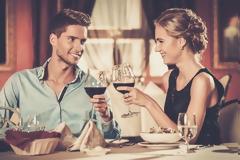 5 πράγματα που ζουν οι γυναίκες στα ραντεβού και οι άντρες δεν τα γνωρίζουν