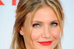 Η Cameron Diaz πίνει 1 λίτρο νερό μόλις ξυπνήσει - Μήπως να ακολουθήσεις το παράδειγμά της;