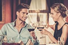 5 πράγματα που ζουν οι γυναίκες στα ραντεβού και οι άντρες δεν τα γνωρίζουν