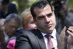 Σημάδια βελτίωσης παρουσιάζει η υγεία του Θάνου Πλεύρη