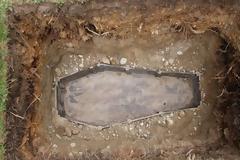 ΑΥΤΟΣ είναι ο λόγος που οι ΝΕΚΡΟΙ θάβονται 2 μέτρα κάτω από την γη...