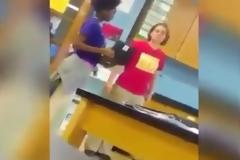 Ρατσιστικό παραλήρημα καθηγήτριας σε σχολείο της Βαλτιμόρης. Δείτε το βίντεο που κάνει τον γύρο του διαδικτύου