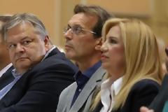 ΓΕΝΝΗΜΑΤΑ: ΔΕΝ ΔΕΙΧΝΩ ΤΗΝ ΠΟΡΤΑ ΕΞΟΔΟΥ ΣΕ ΚΑΚΕΝΑΝ