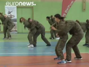 Φωτογραφία για Πολωνία: Ο στρατός παραδίδει μαθήματα αυτοάμυνας σε γυναίκες