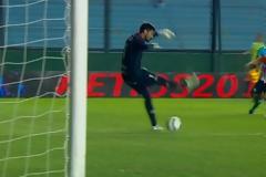 Με αυτόν τερματοφύλακα τρέμει συνέχεια η καρδούλα τους!