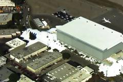 ΗΠΑ: Υπόστεγο αεροπλάνων σε αεροδρόμιο της Καλιφόρνια ... πλημμύρισε από πυροσβεστικό αφρό