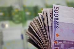 Κύπρος: Έψαχναν για ναρκωτικά και τελικά βρήκαν €115.000 στο σπίτι 25χρονου