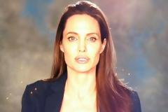 Η πρώτη δημόσια εμφάνιση της Angelina Jolie μετά το διαζύγιο με τον Brad Pitt!