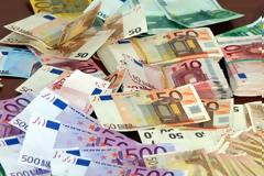 Μεγάλοι όμιλοι σε... αναμμένα κάρβουνα