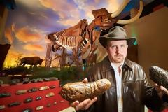 ΤΟ ΕΧΟΥΜΕ ΧΑΣΕΙ ΤΕΛΕΙΩΣ: Έχει συλλογή από 1.277 απολιθωμένα προϊστορικά κόπρανα!