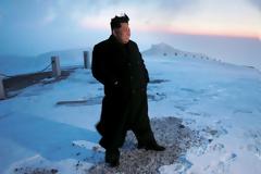 «130 επιστήμονες μάχονται για να κρατήσουν στη ζωή τον Κιμ Γιονγκ Ουν»