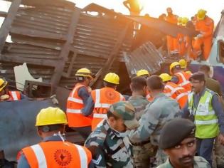 Φωτογραφία για Πάνω από 119 οι νεκροί από τον εκτροχιασμό τρένου στην Ινδία