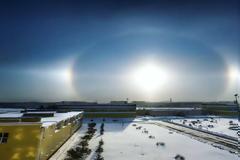 Sundogs: Εκπληκτικό ατμοσφαιρικό φαινόμενο στην Ρωσία [video]