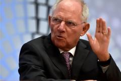 Σόιμπλε: Καλύτερα από τις δυνατότητές τους ζουν οι Ελληνες