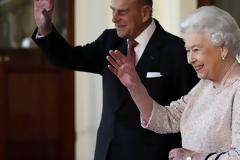 Πρόσκληση στον Τραμπ ετοιμάζει η βασίλισσα Ελισάβετ