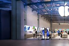 Η Apple πιέζεται να κατασκευάσει τα iPhone στις ΗΠΑ