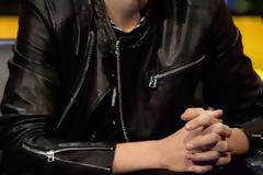 Σκάνδαλο: Ποιος τραγουδιστής κάλεσε 6 κορίτσια στη σουίτα του για να διασκεδάσει;