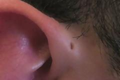 Εσύ ξέρεις τι σημαίνει αυτή η τρύπα στα αυτιά μερικών ανθρώπων; Μόλις μάθετε θα ανατριχιάσετε...