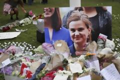 Ναζιστικός αετός και βιβλία στο σπίτι του δολοφόνου της Τζο Κοξ