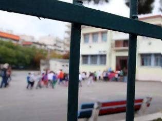 Φωτογραφία για Αλλάζουν το νόμο Φίλη για τις απολύσεις εκπαιδευτικών - «Παγώνουν» οι 20.000 προσλήψεις