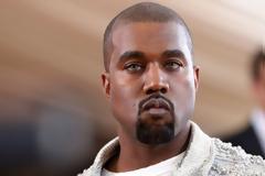 Με χειροπέδες στο νοσοκομείο ο Κάνιε Γουεστ