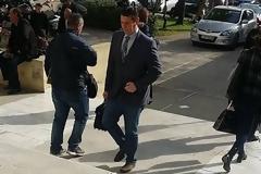 Επεισόδια Πολυτεχνείο: Κατέθεσε μήνυση για το κάψιμο της σημαίας