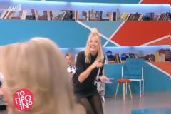 Έπεσε στο πάτωμα η Φαίη on air! Απίσττευτο ευτράπελο στο πλατό της εκπομπής