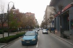 Αφαιρούνται κολονάκια σήμανσης από κεντρικούς δρόμους της Λάρισας λόγω επικινδυνότητας