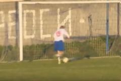 Παράτα το ποδόσφαιρο και παίξε τίποτα άλλο...