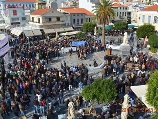 Φωτογραφία για Μεγαλειώδη Πανσαμιακή συγκέντρωση στη Σάμο για το μεταναστευτικό! ΟΧΙ είπαν οι Σαμιώτες! Video...δηλώσεις!