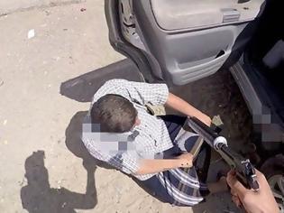 Φωτογραφία για Σοκαριστικές φωτογραφίες από την εν ψυχρώ δολοφονία αξιωματικού από το ISIS [ΣΚΛΗΡΕΣ ΕΙΚΟΝΕΣ]
