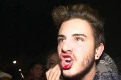 Η μπουνιά του Τζάστιν Μπίμπερ σε θαυμαστή μέσα από το αυτοκίνητό του