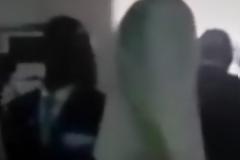 ΑΠΙΣΤΕΥΤΟ: Ερωμένη εισέβαλε στο γάμο του καλού της φορώντας νυφικό!