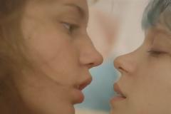 Νομίζω ότι η μάνα μου είναι λεσβία... Πώς να το διαχειριστώ;