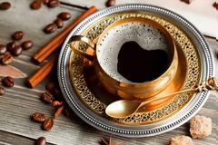 Πώς υποδέχονται οι Έλληνες την επιβολή νέου φόρου στην αγαπημένη τους συνήθεια