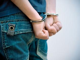 Φωτογραφία για Συνελήφθη 38χρονος ημεδαπός για προσβολή της γενετήσιας αξιοπρέπειας σε βάρος γυναικών και ανήλικων κοριτσιών