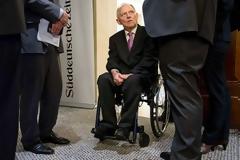 Τορπίλη Σόιμπλε στη σύνοδο του Βερολίνου: Θέλει πλήρη ελευθερία κινήσεων για το ελληνικό ζήτημα