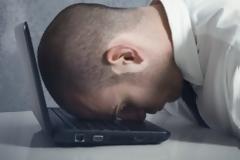 Μήπως η δουλειά σας δεν σας κάνει καλό; Αυτά είναι τα επαγγέλματα που έχουν συνδεθεί με την κατάθλιψη